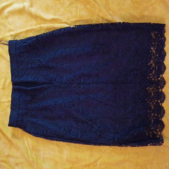 Uniqlo black lace pencil skirt, M - Picture 2 of 7